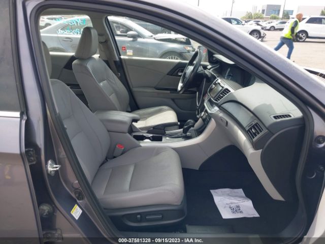 1HGCR3F92FA032530 Honda Accord Sedan Touring