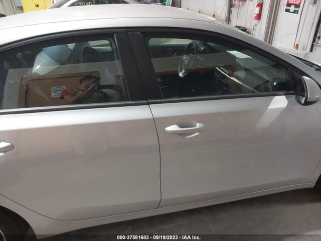 2019 KIA FORTE LXS VIN: 3KPF24AD9KE112108