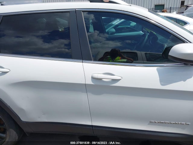 2015 JEEP CHEROKEE LATITUDE VIN: 1C4PJLCB8FW669147