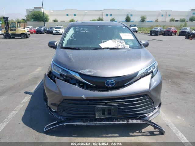 5TDJRKEC8NS089233 Toyota SIENNA XLE