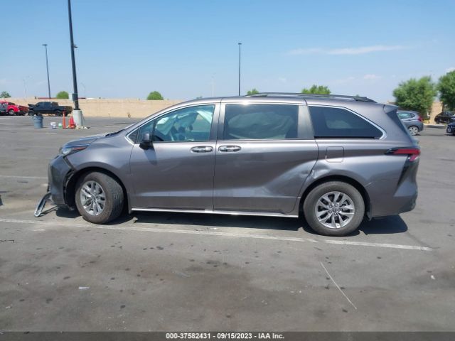 5TDJRKEC8NS089233 Toyota SIENNA XLE