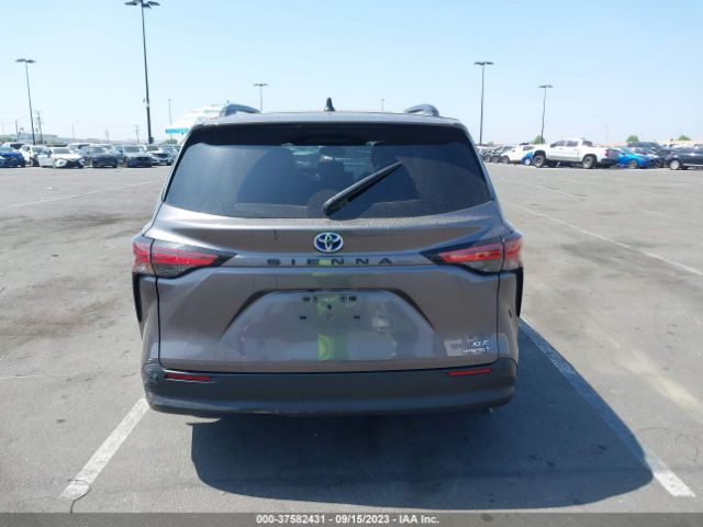 5TDJRKEC8NS089233 Toyota SIENNA XLE