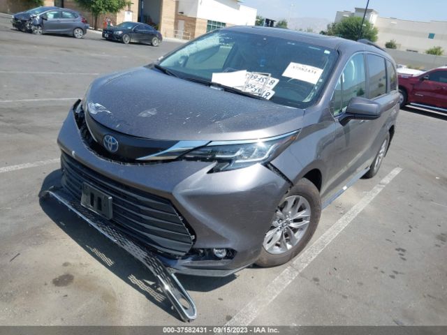 5TDJRKEC8NS089233 Toyota SIENNA XLE