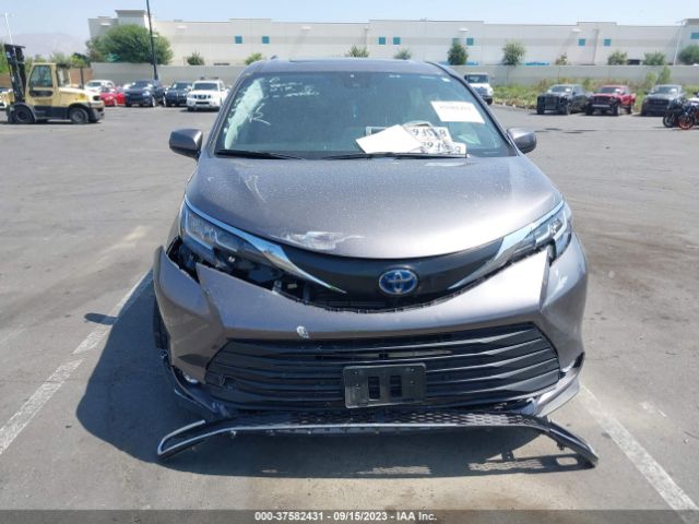 5TDJRKEC8NS089233 Toyota SIENNA XLE