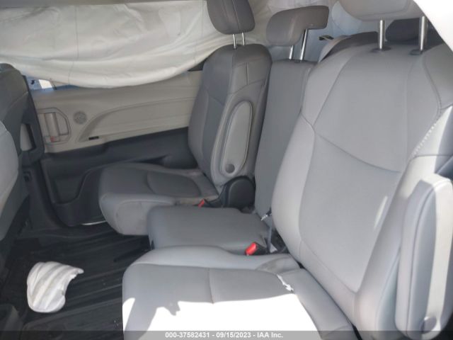 5TDJRKEC8NS089233 Toyota SIENNA XLE