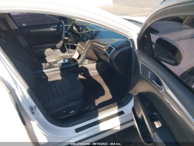 3FA6P0H73HR110517 Ford FUSION SE