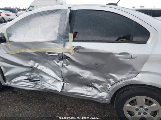Chevrolet SONIC LS 2016 1G1JA5SH6G4112413 Image 14