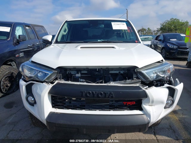 Toyota 4RUNNER SR5 2020 JTEBU5JRXL5830768 Image 13