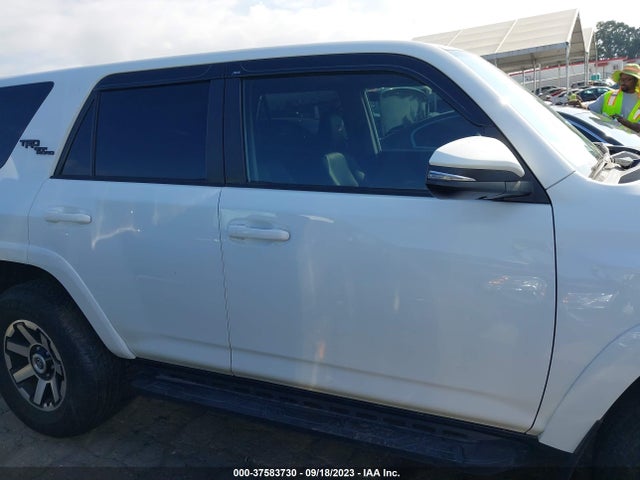 Toyota 4RUNNER SR5 2020 JTEBU5JRXL5830768 Image 14