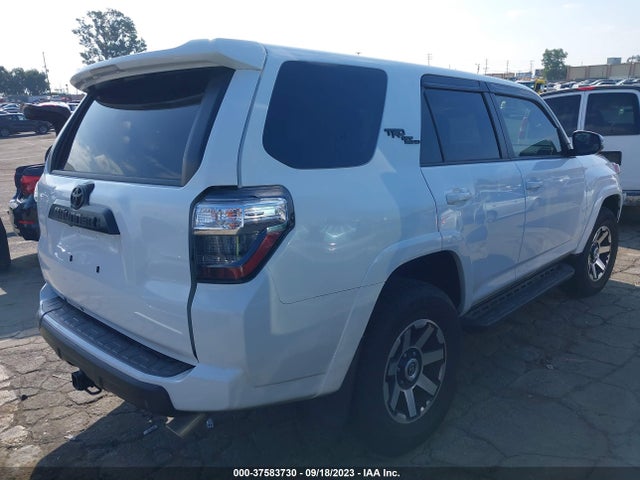 Toyota 4RUNNER SR5 2020 JTEBU5JRXL5830768 Image 4