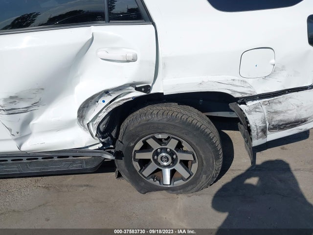 Toyota 4RUNNER SR5 2020 JTEBU5JRXL5830768 Image 6