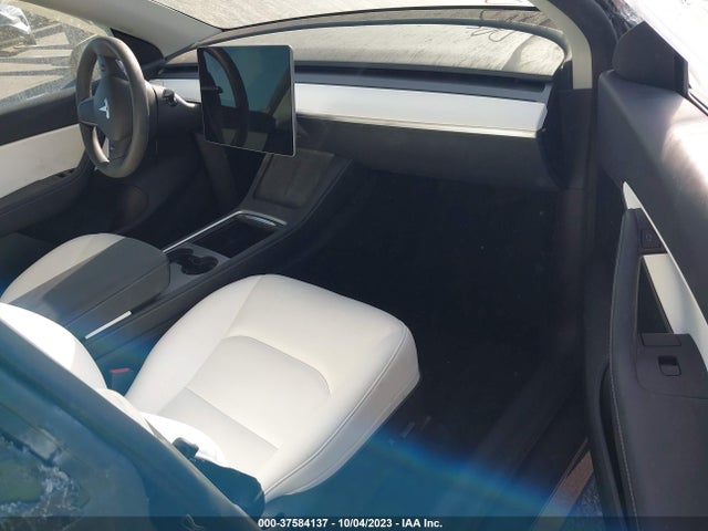Tesla Model Y Long Range 2022 7SAYGAEE3NF490230 Image 5