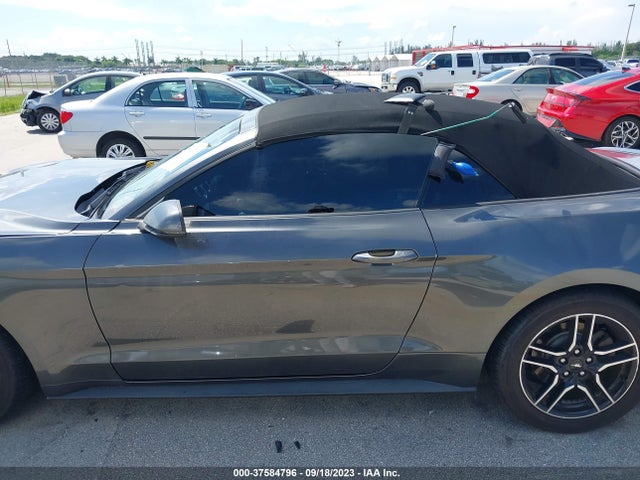 Ford Mustang Ecoboost 2018 1FATP8UH9J5132983 Image 13