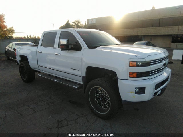 2015 1GC1KWE85FF642946 main image