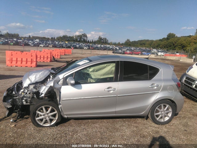 Toyota Prius C One/three/two/four 2014 JTDKDTB39E1080096 Image 14