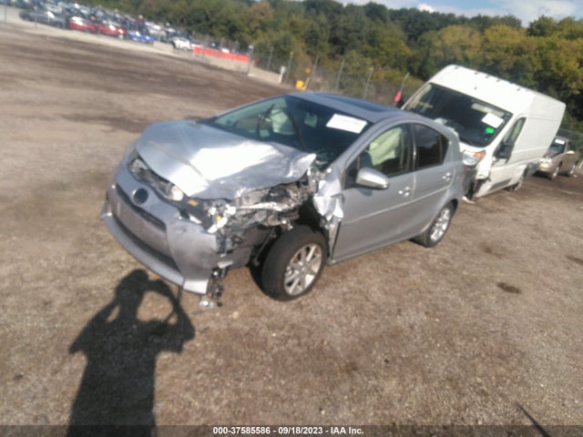 Toyota Prius C One/three/two/four 2014 JTDKDTB39E1080096 Image 2