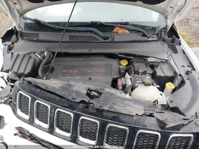 3C4NJDAB8JT423925 Jeep Compass Sport