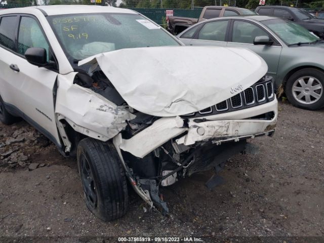 3C4NJDAB8JT423925 Jeep Compass Sport