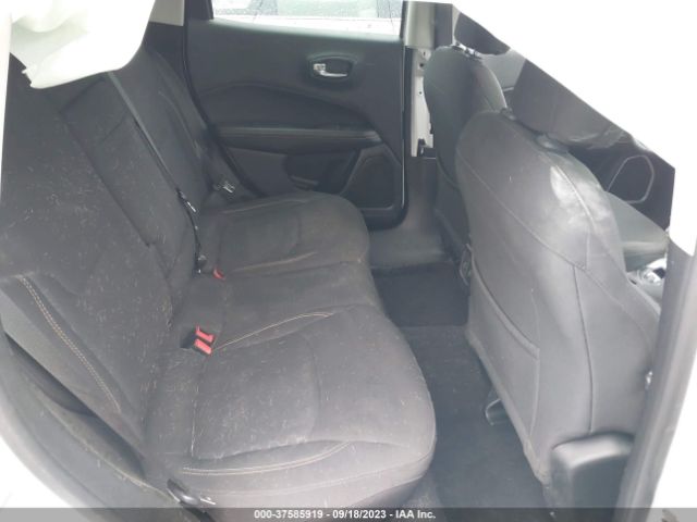3C4NJDAB8JT423925 Jeep Compass Sport