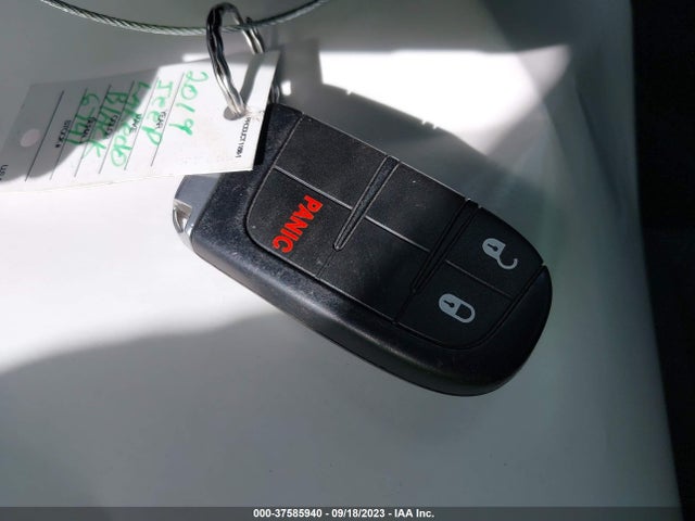 1C4RJFAG3KC726147 Jeep Grand Cherokee Laredo E