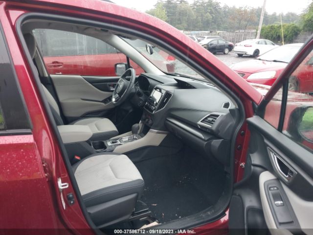 JF2SKAEC5KH562882 Subaru Forester Premium