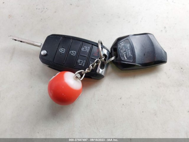 KNDMB5C16J6383163 KIA SEDONA LX