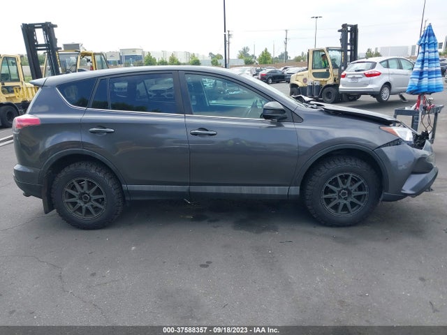 Toyota RAV4 LE 2018 2T3ZFREV7JW439465 Image 6