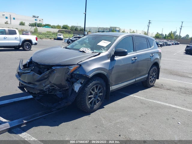 Toyota RAV4 LE 2018 2T3ZFREV7JW439465 Image 2