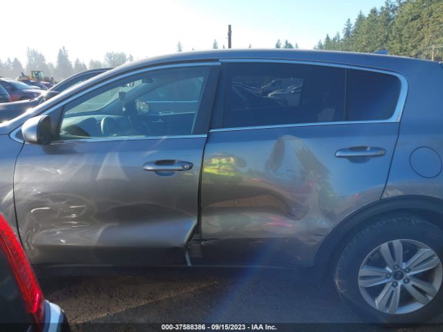 KNDPMCAC8H7227842 KIA Sportage Lx