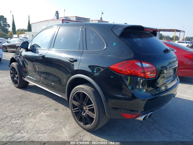 2011 PORSCHE CAYENNE WP1AC2A28BLA88299 Photo 2