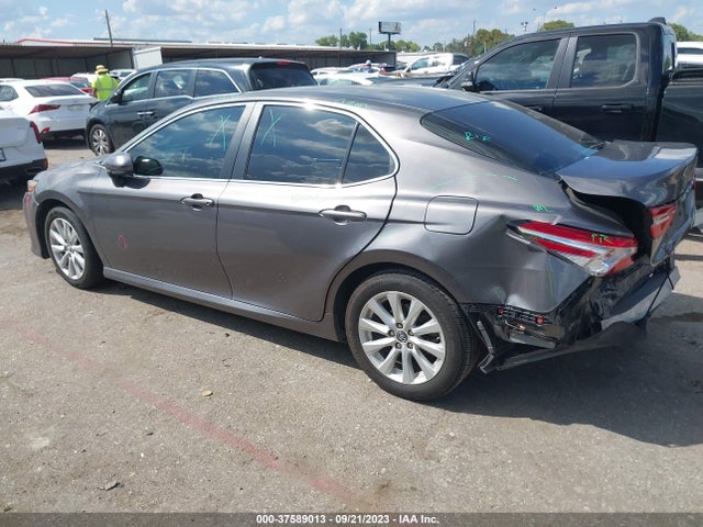 2018 TOYOTA CAMRY LE VIN: 4T1B11HK4JU076750