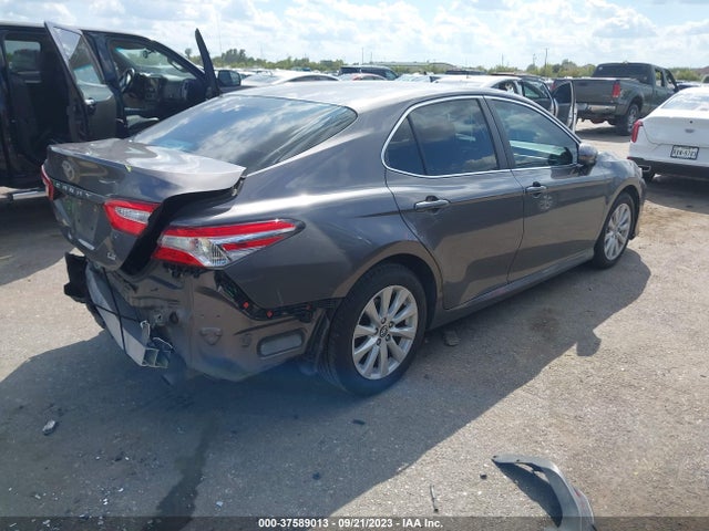 2018 TOYOTA CAMRY LE VIN: 4T1B11HK4JU076750
