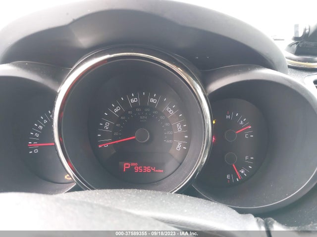 2011 KIA SOUL VIN: KNDJT2A25B7704597