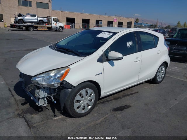 Toyota Prius C One/three/two/four 2014 JTDKDTB31E1066144 Image 2