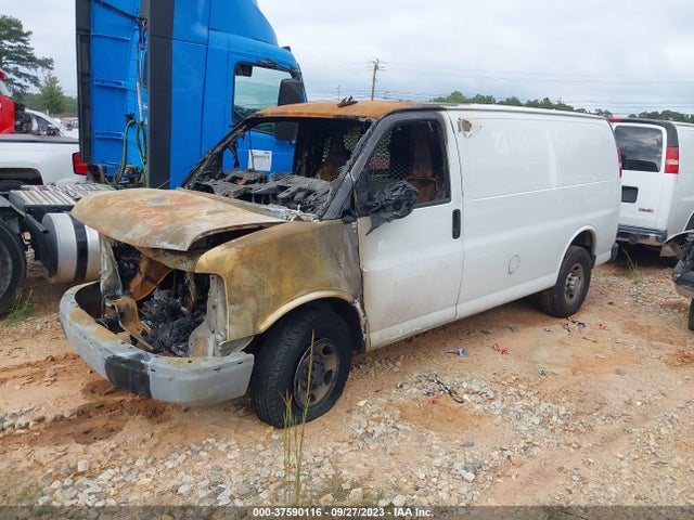 Chevrolet EXPRESS CARGO VAN 2019 1GCWGAFP9K1298139 Image 2