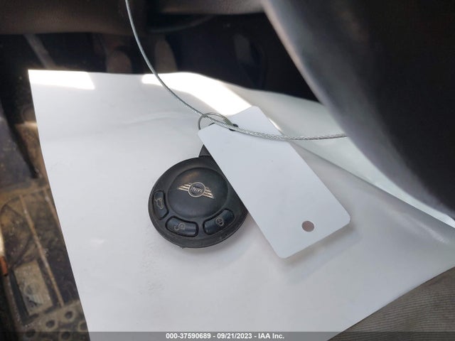 2010 MINI COOPER CLUBMAN WMWML3C54ATX51035 Photo 10