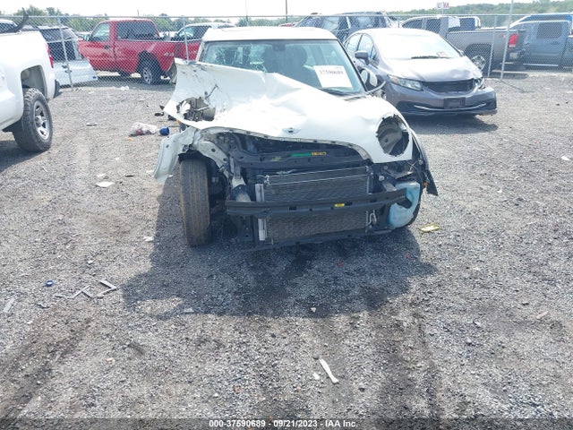 2010 MINI COOPER CLUBMAN WMWML3C54ATX51035 Photo 5