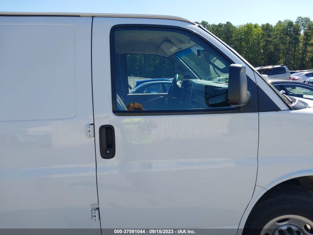 Chevrolet EXPRESS CARGO VAN 2018 1GCWGAFP3J1321039 Image 13