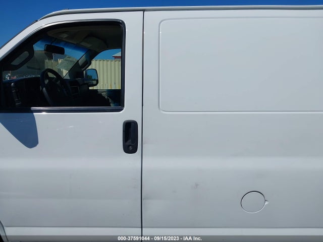 Chevrolet EXPRESS CARGO VAN 2018 1GCWGAFP3J1321039 Image 14