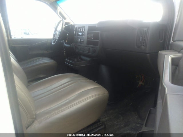 Chevrolet EXPRESS CARGO VAN 2018 1GCWGAFP3J1321039 Image 5