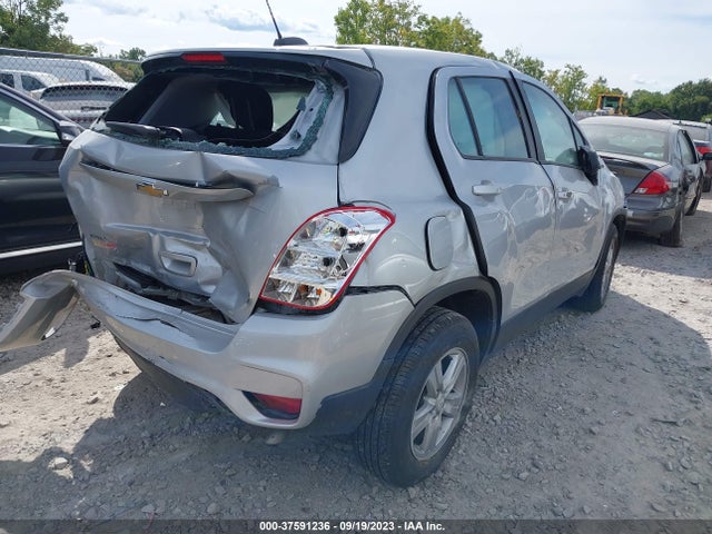 Chevrolet TRAX LS 2020 3GNCJKSB0LL300611 Image 4