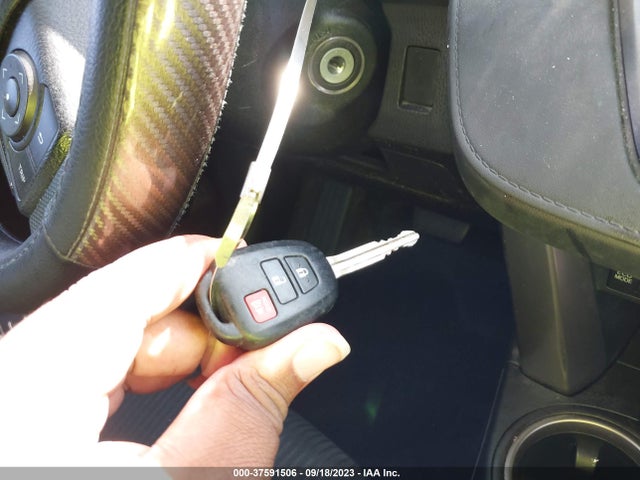 Toyota RAV4 LE 2018 JTMBFREV2JJ229176 Image 11