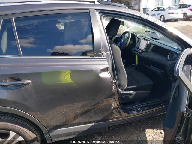 Toyota RAV4 LE 2018 JTMBFREV2JJ229176 Image 13