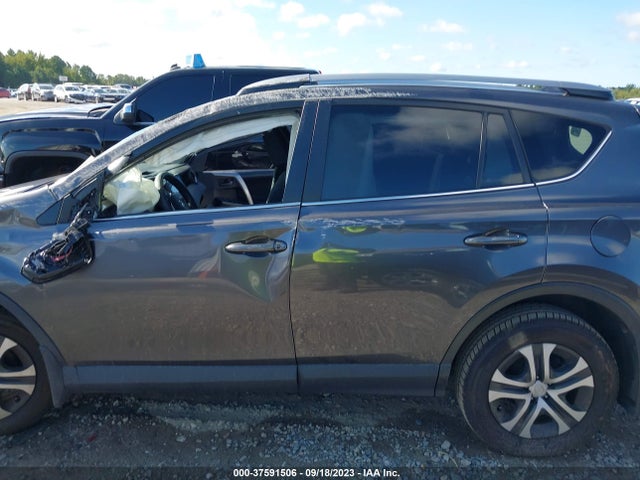 Toyota RAV4 LE 2018 JTMBFREV2JJ229176 Image 14