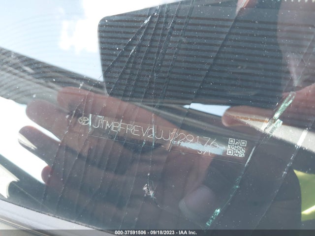 Toyota RAV4 LE 2018 JTMBFREV2JJ229176 Image 9