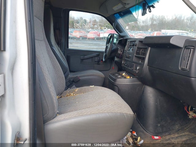 Chevrolet Express 2500 Work Van 2017 1GCWGAFF0H1249265 Image 5
