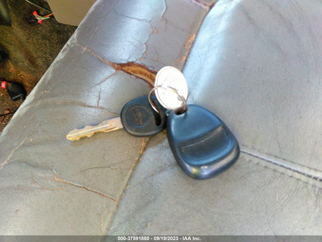 2001 CHEVROLET TAHOE 1GNEK13T91R208670 Photo 10