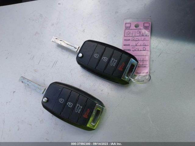 KNDJN2A2XG7369497 KIA Soul Base