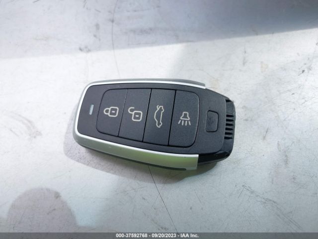 KNDCB3LC5K5265372 KIA NIRO LX
