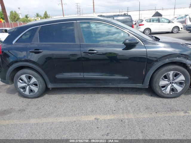 KNDCB3LC5K5265372 KIA NIRO LX